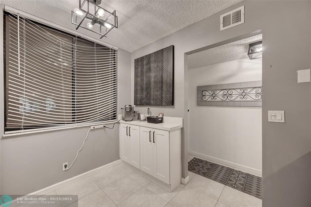 Active With Contract: $245,000 (2 beds, 2 baths, 1123 Square Feet)