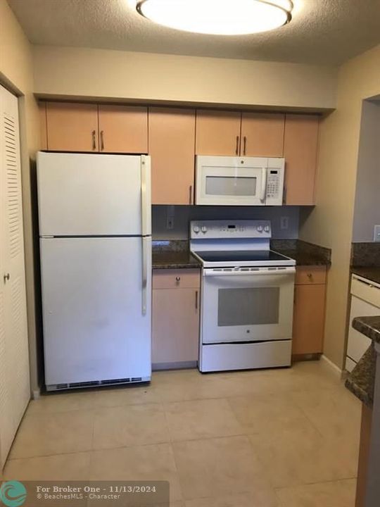 For Rent: $2,350 (3 beds, 2 baths, 1252 Square Feet)