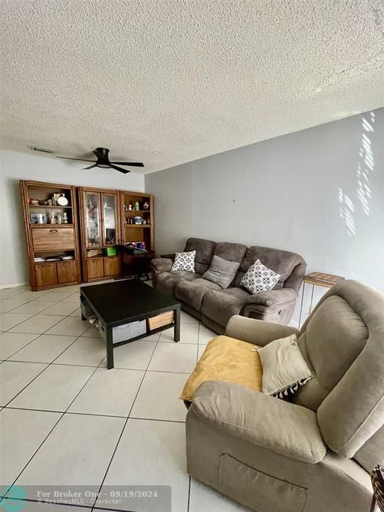 Active With Contract: $349,000 (3 beds, 2 baths, 1400 Square Feet)