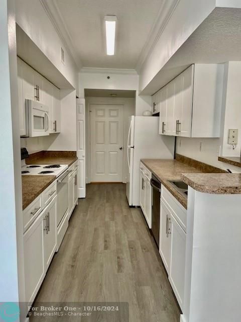 Recently Rented: $2,300 (2 beds, 2 baths, 1213 Square Feet)