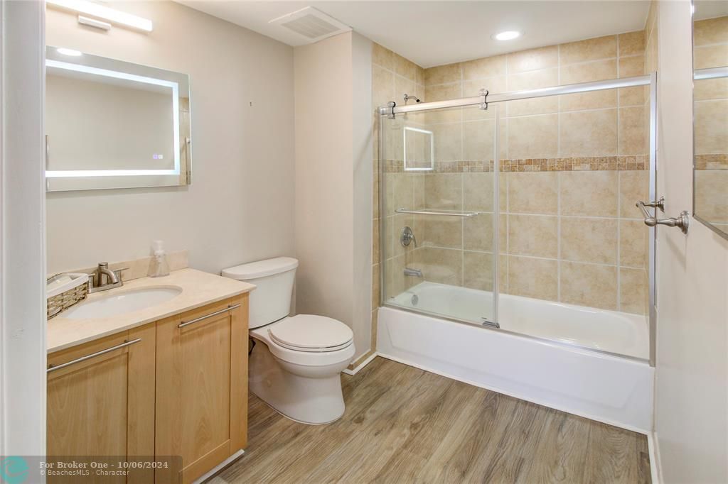 Active With Contract: $3,350 (2 beds, 2 baths, 1246 Square Feet)