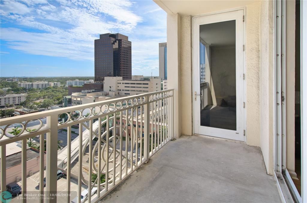 Active With Contract: $3,350 (2 beds, 2 baths, 1246 Square Feet)