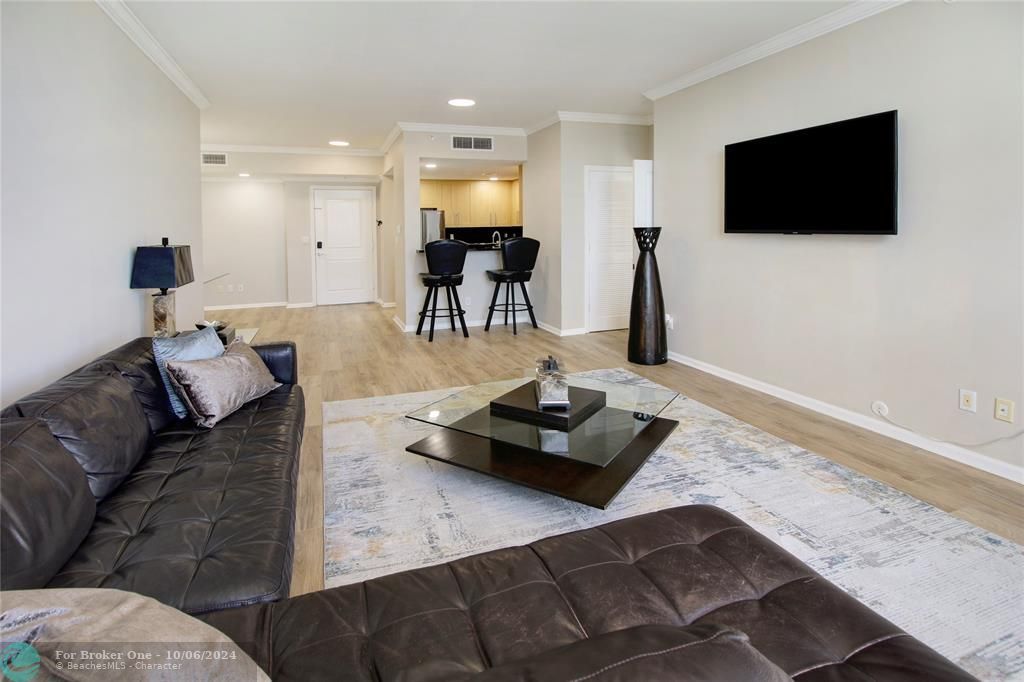 Active With Contract: $3,350 (2 beds, 2 baths, 1246 Square Feet)