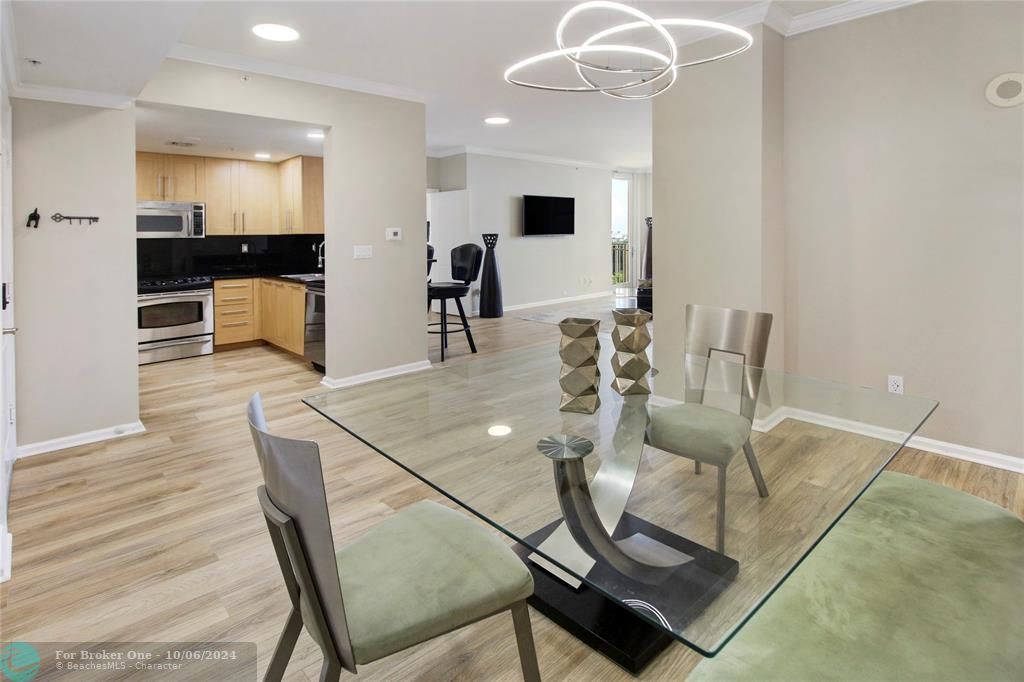 Active With Contract: $3,350 (2 beds, 2 baths, 1246 Square Feet)