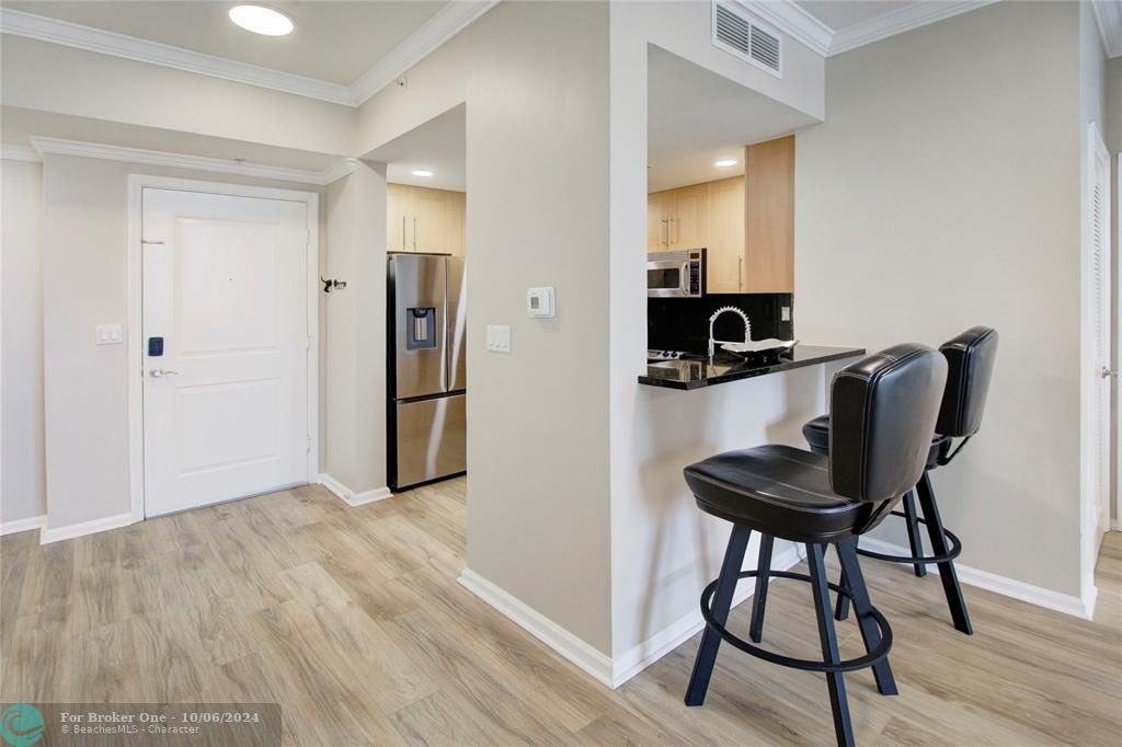 Active With Contract: $3,350 (2 beds, 2 baths, 1246 Square Feet)