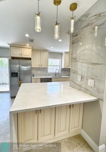 Active With Contract: $3,070 (3 beds, 2 baths, 1216 Square Feet)