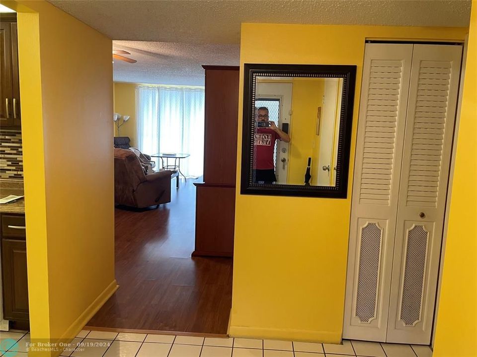 For Rent: $1,400 (1 beds, 1 baths, 835 Square Feet)