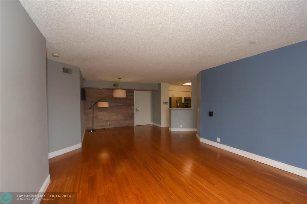 For Sale: $439,900 (2 beds, 2 baths, 1181 Square Feet)