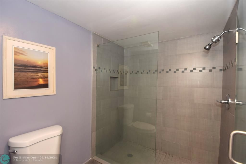 For Sale: $439,900 (2 beds, 2 baths, 1181 Square Feet)