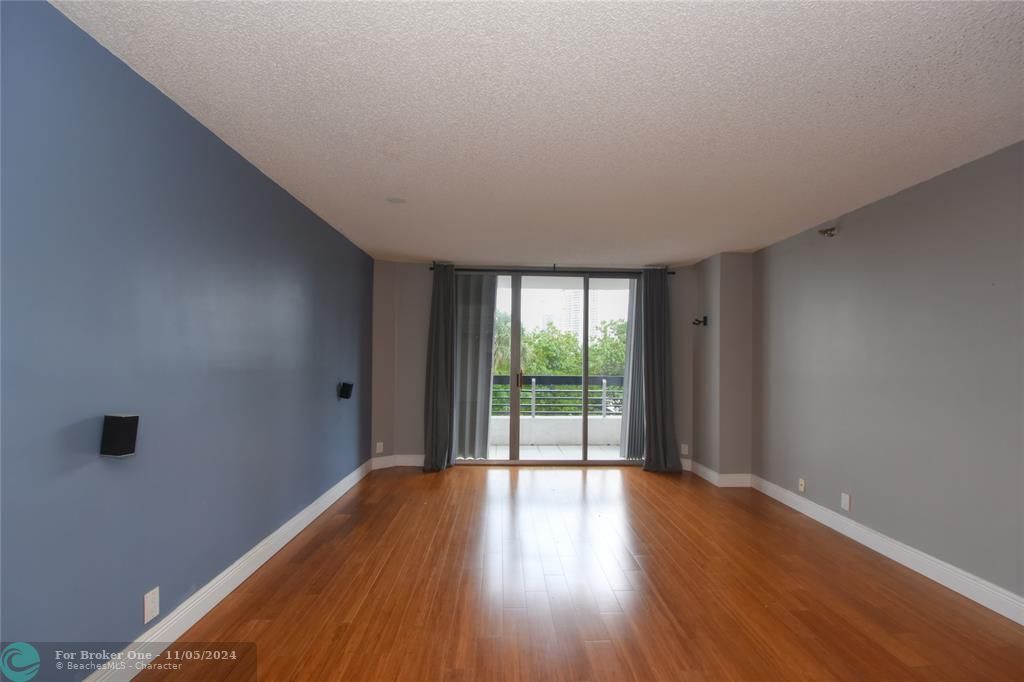 For Sale: $439,900 (2 beds, 2 baths, 1181 Square Feet)