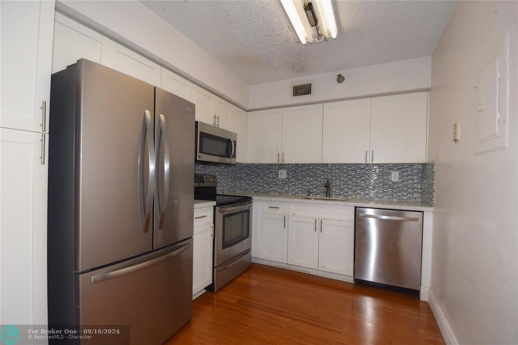 For Sale: $439,900 (2 beds, 2 baths, 1181 Square Feet)