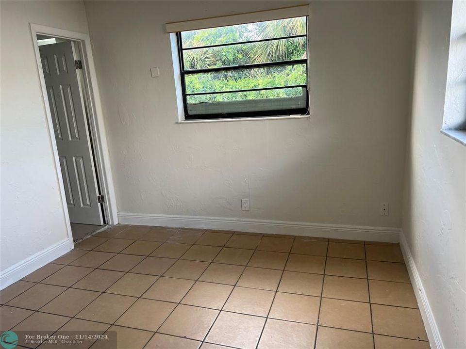 For Sale: $1,900 (2 beds, 2 baths, 963 Square Feet)