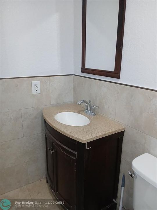 Activo con contrato: $3,950 (4 camas, 2 baños, 1663 Pies cuadrados)