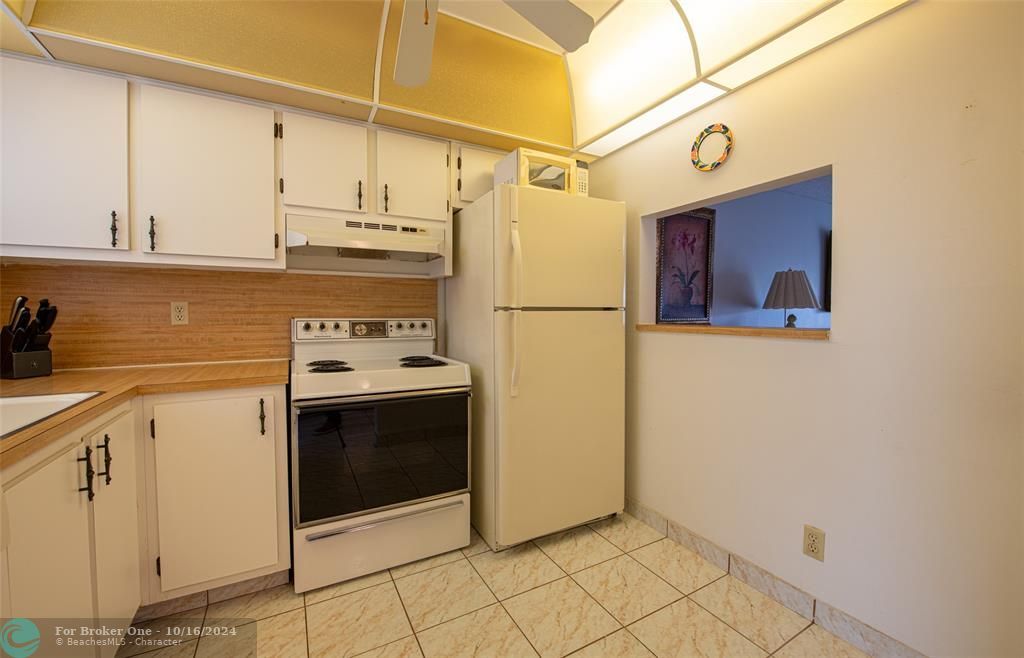 For Sale: $99,800 (1 beds, 1 baths, 850 Square Feet)