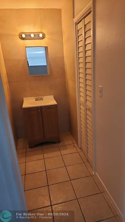 For Sale: $1,600 (1 beds, 1 baths, 3120 Square Feet)