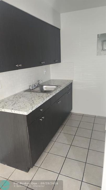 For Sale: $1,600 (1 beds, 1 baths, 3120 Square Feet)