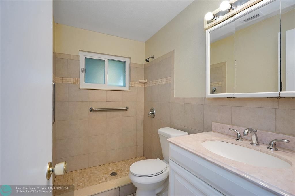 For Sale: $2,100 (2 beds, 1 baths, 1804 Square Feet)