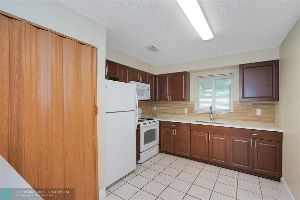 For Sale: $2,100 (2 beds, 1 baths, 1804 Square Feet)