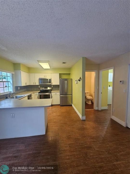 For Rent: $2,900 (3 beds, 2 baths, 1588 Square Feet)