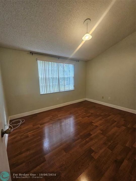 For Rent: $2,900 (3 beds, 2 baths, 1588 Square Feet)