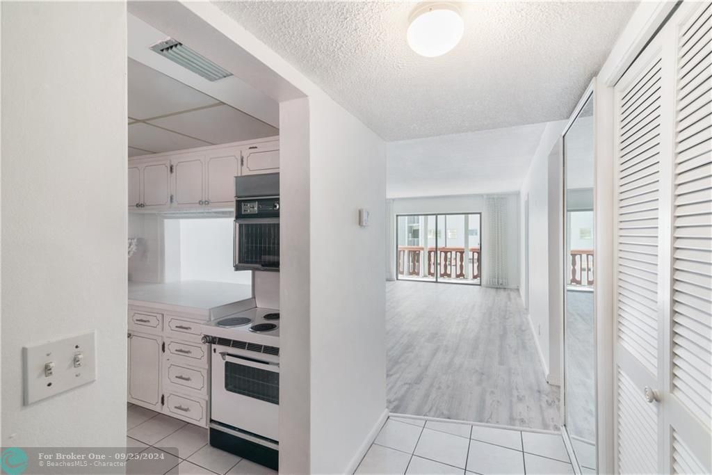 Active With Contract: $99,000 (2 beds, 1 baths, 935 Square Feet)