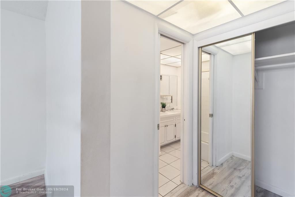 Active With Contract: $99,000 (2 beds, 1 baths, 935 Square Feet)