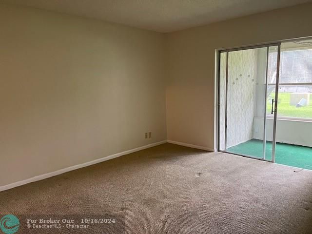 Active With Contract: $91,900 (1 beds, 1 baths, 735 Square Feet)