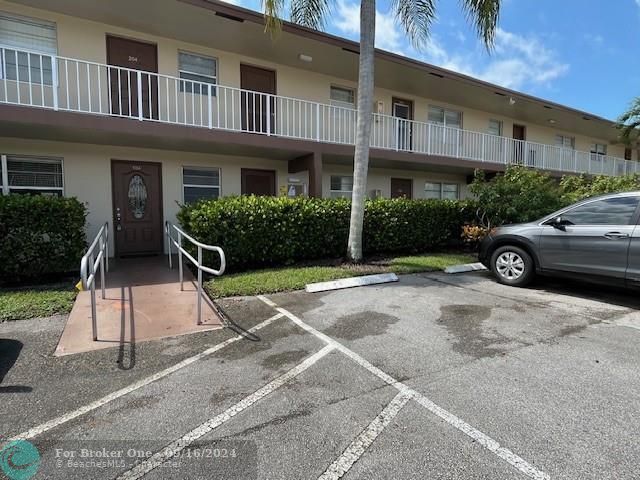 Active With Contract: $91,900 (1 beds, 1 baths, 735 Square Feet)