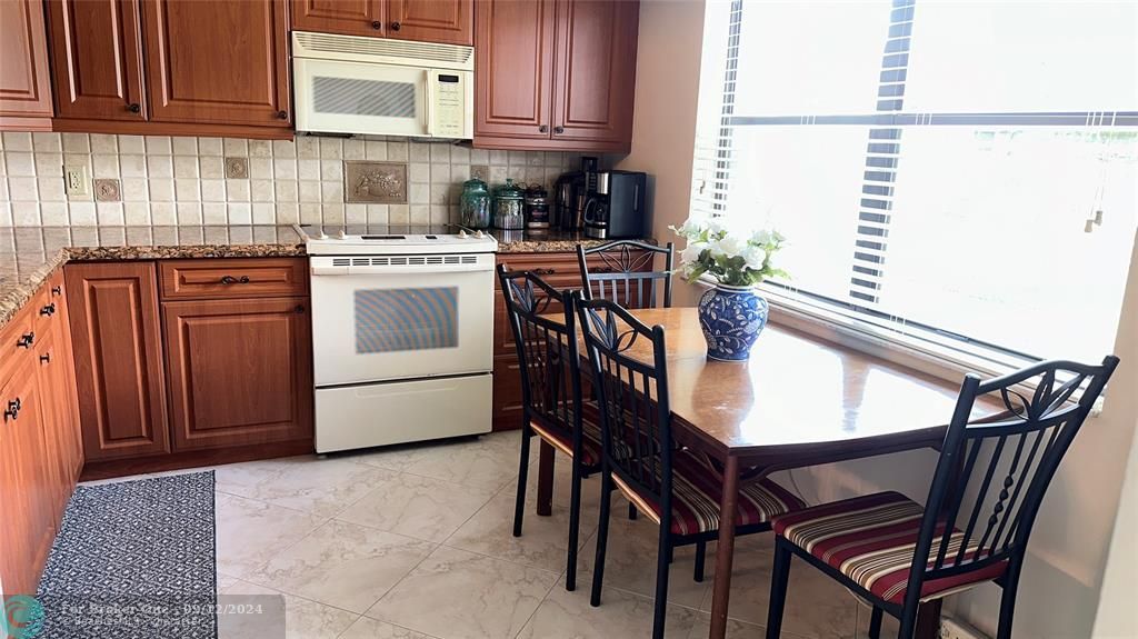 For Rent: $2,900 (2 beds, 2 baths, 1586 Square Feet)