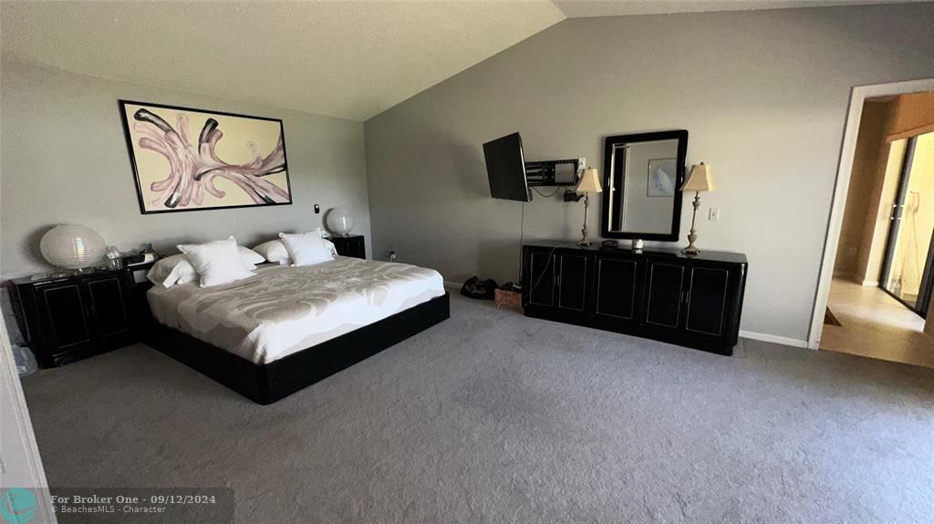 For Rent: $2,900 (2 beds, 2 baths, 1586 Square Feet)