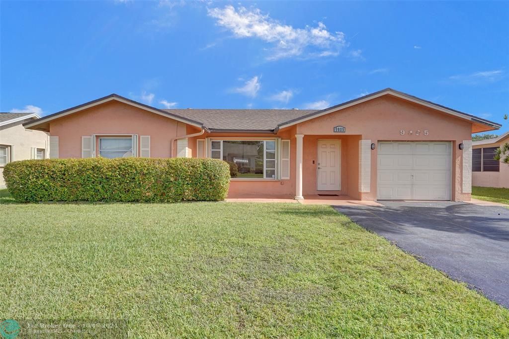 Active With Contract: $474,999 (3 beds, 2 baths, 1686 Square Feet)