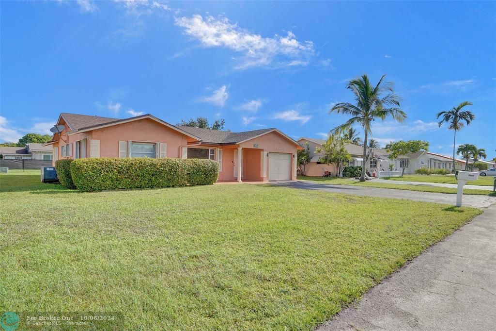 Active With Contract: $474,999 (3 beds, 2 baths, 1686 Square Feet)