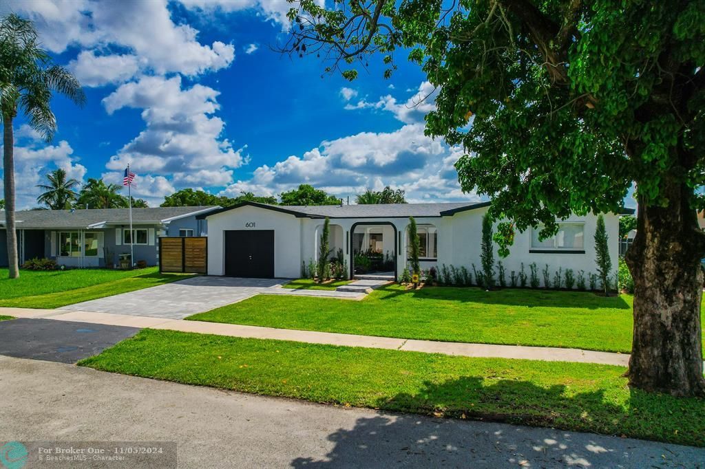 Active With Contract: $709,000 (3 beds, 2 baths, 1805 Square Feet)