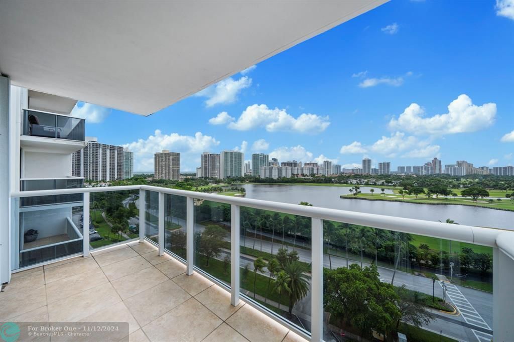 Active With Contract: $3,000 (2 beds, 2 baths, 996 Square Feet)