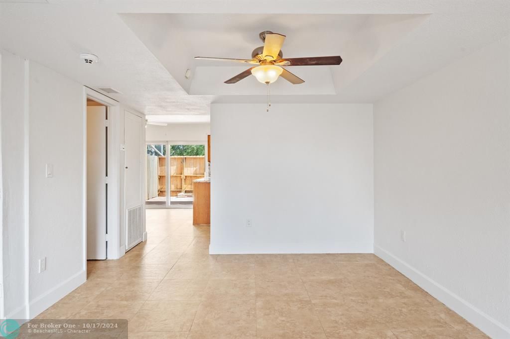 Active With Contract: $442,500 (3 beds, 2 baths, 1550 Square Feet)