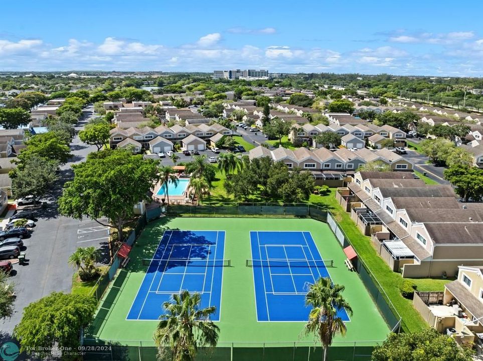 Active With Contract: $442,500 (3 beds, 2 baths, 1550 Square Feet)