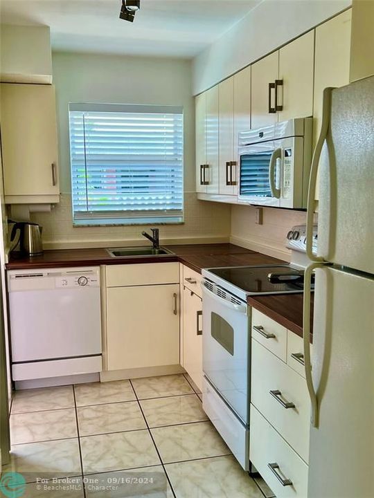 For Sale: $158,000 (1 beds, 1 baths, 650 Square Feet)