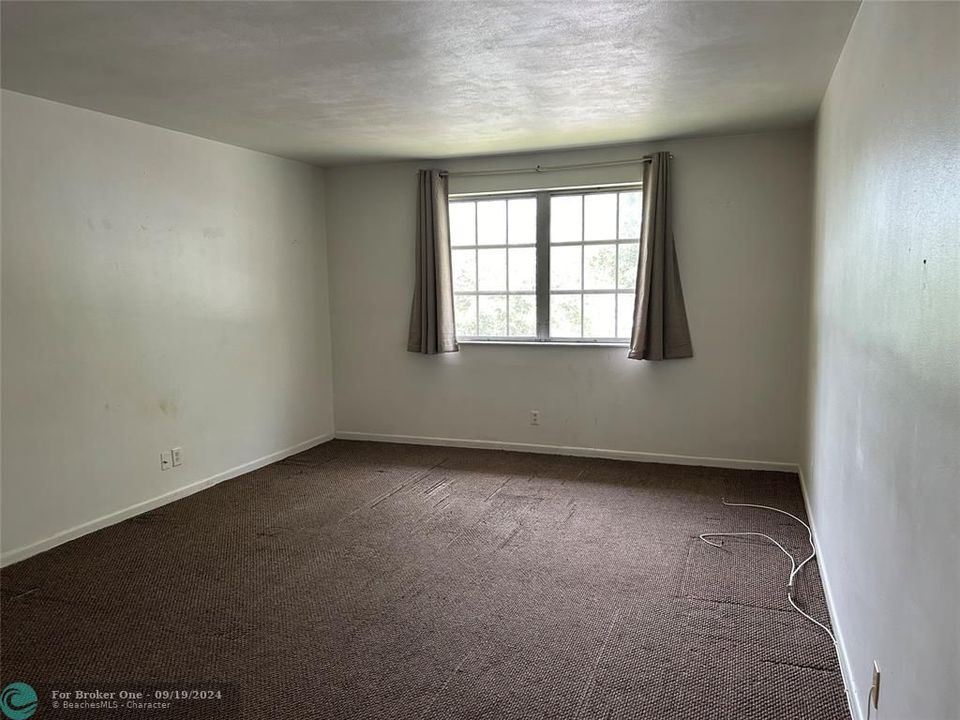 For Sale: $110,000 (1 beds, 1 baths, 650 Square Feet)