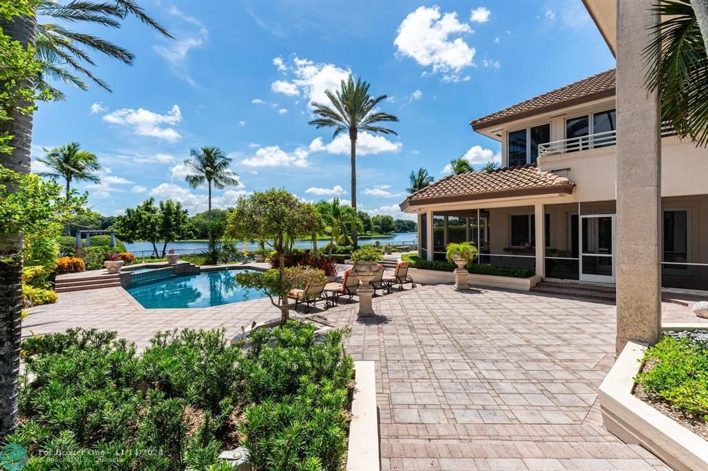 For Sale: $7,495,000 (5 beds, 6 baths, 7676 Square Feet)