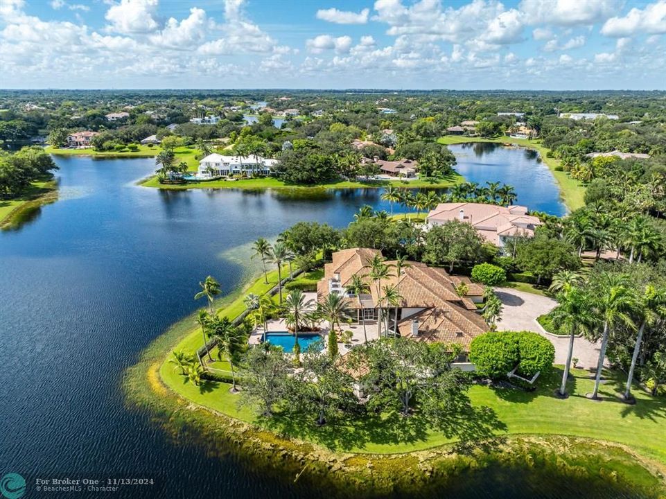 For Sale: $7,495,000 (5 beds, 6 baths, 7676 Square Feet)