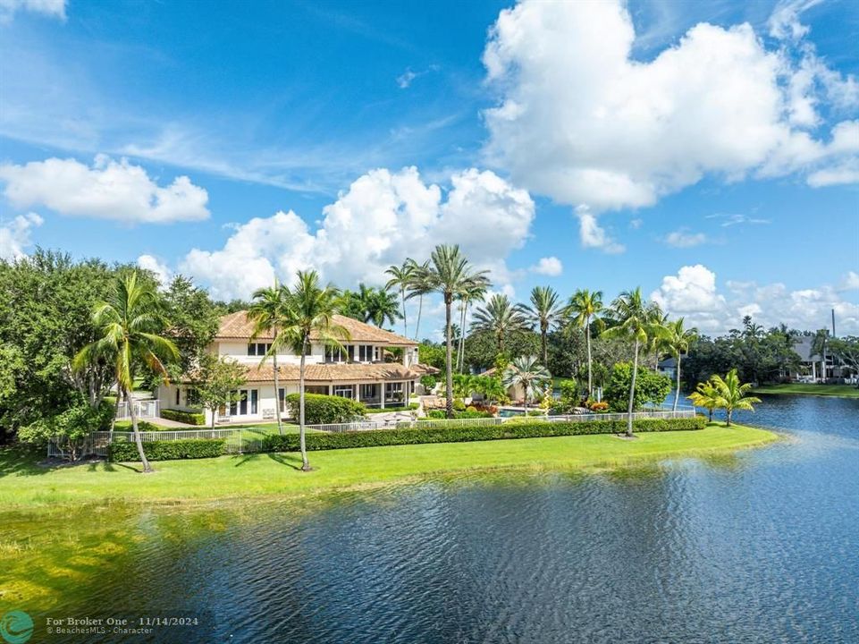 For Sale: $7,495,000 (5 beds, 6 baths, 7676 Square Feet)