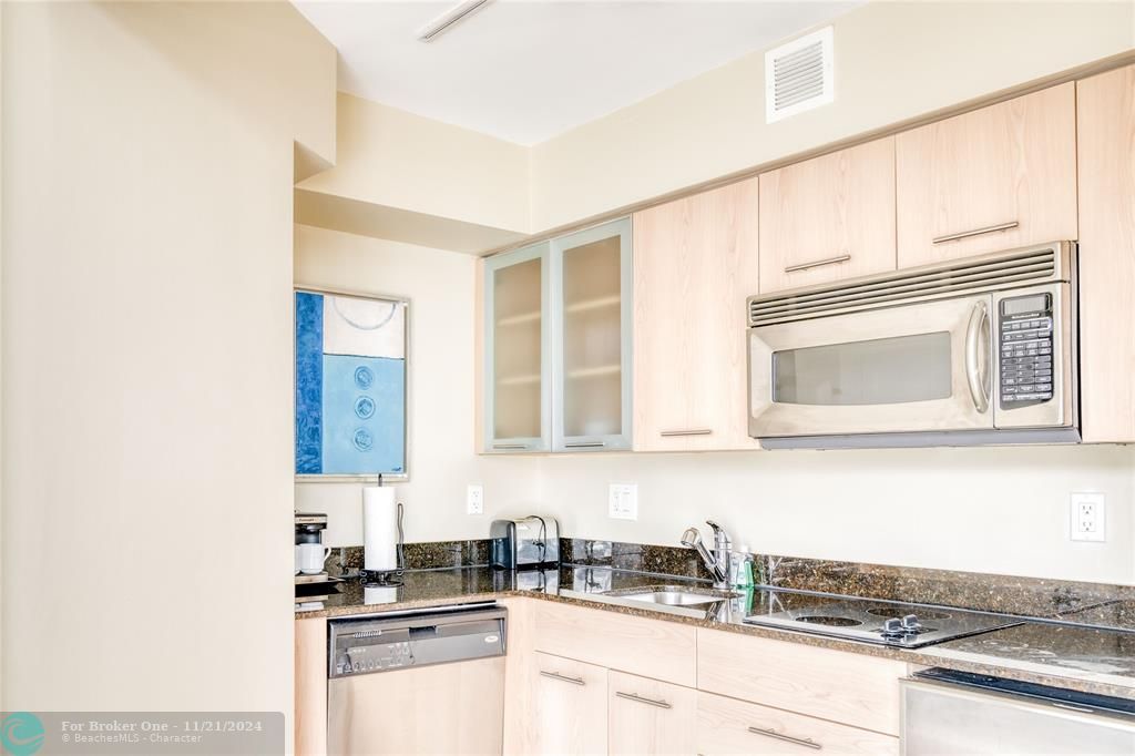 For Sale: $199,000 (1 beds, 1 baths, 379 Square Feet)