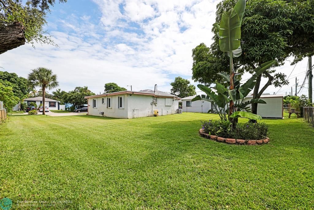 Active With Contract: $410,000 (3 beds, 2 baths, 1209 Square Feet)