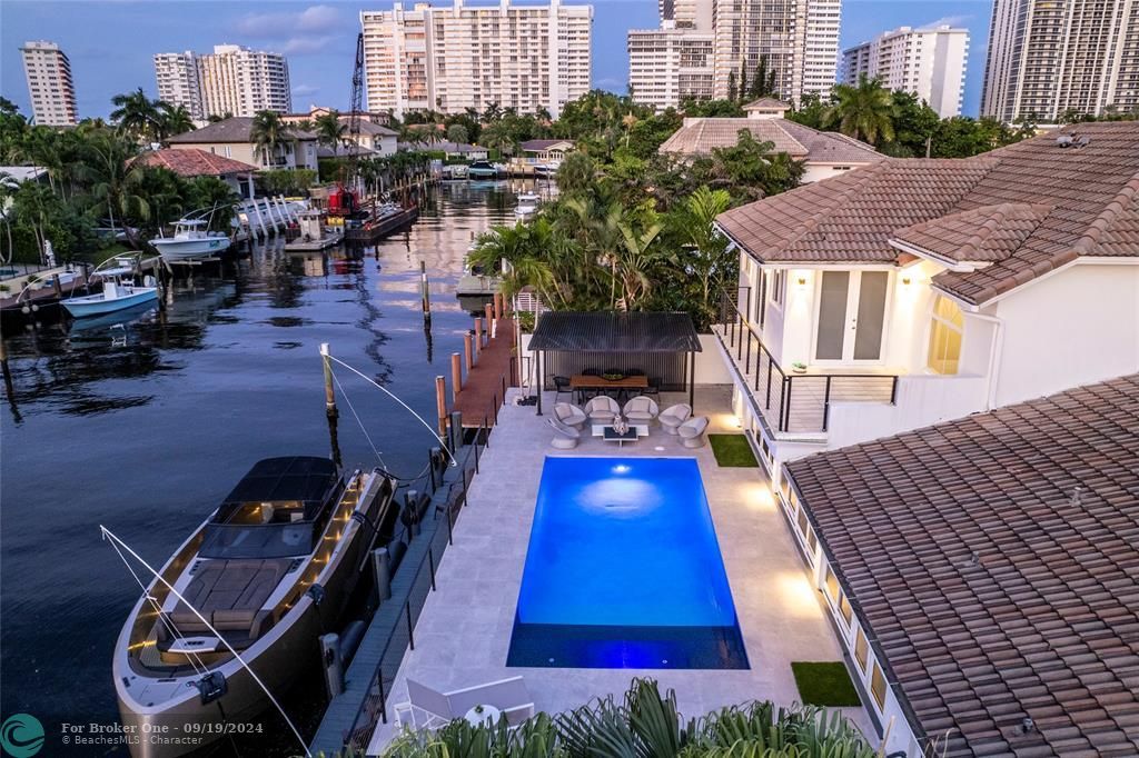 For Sale: $5,700,000 (4 beds, 2 baths, 4094 Square Feet)