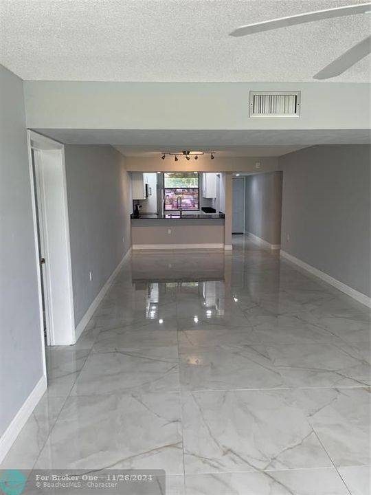 Active With Contract: $2,500 (2 beds, 2 baths, 1385 Square Feet)