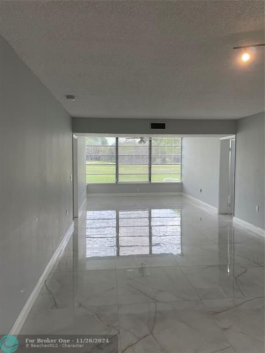 Active With Contract: $2,500 (2 beds, 2 baths, 1385 Square Feet)