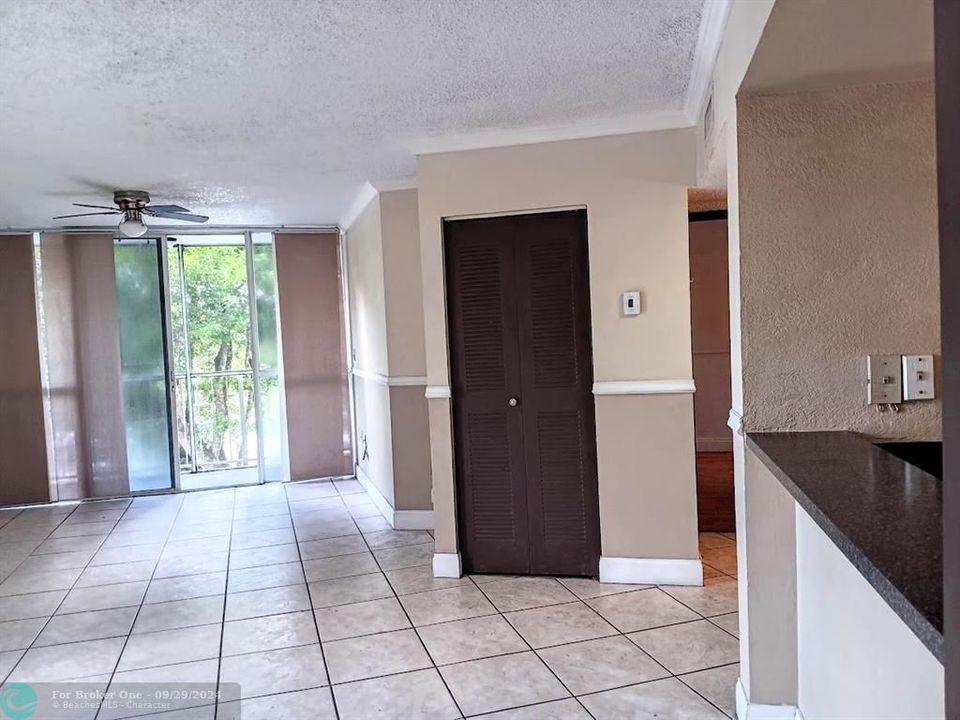 For Sale: $269,900 (2 beds, 2 baths, 925 Square Feet)