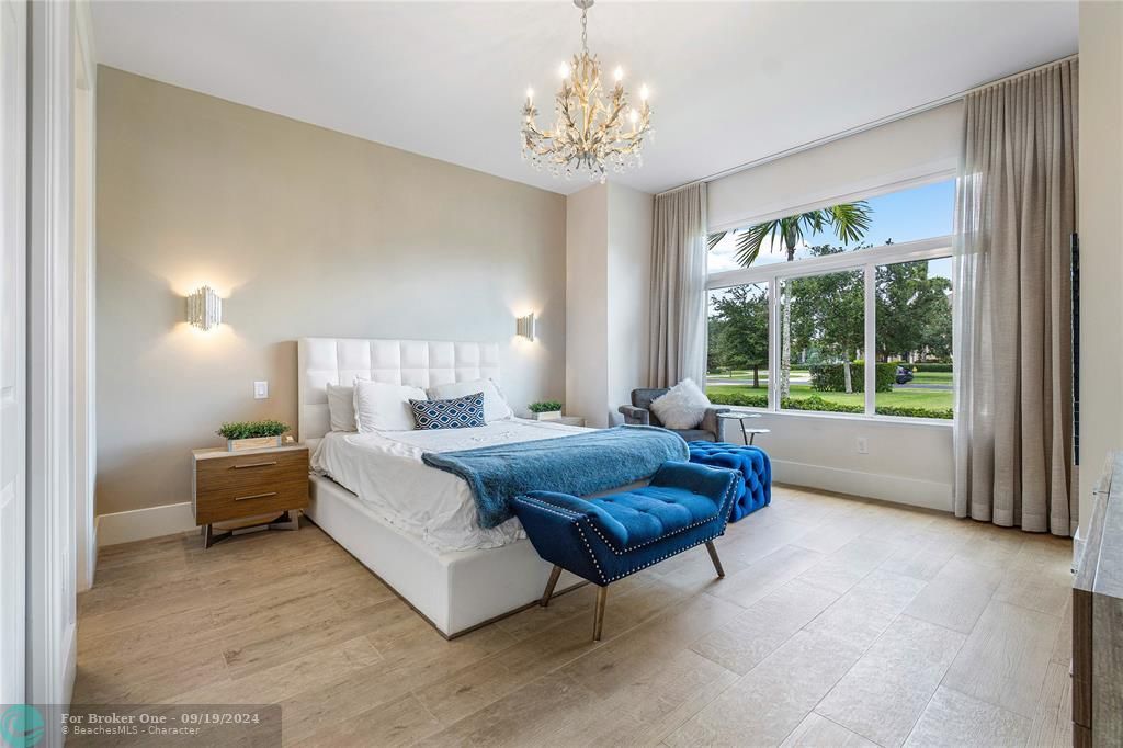 For Sale: $2,499,000 (5 beds, 5 baths, 4095 Square Feet)