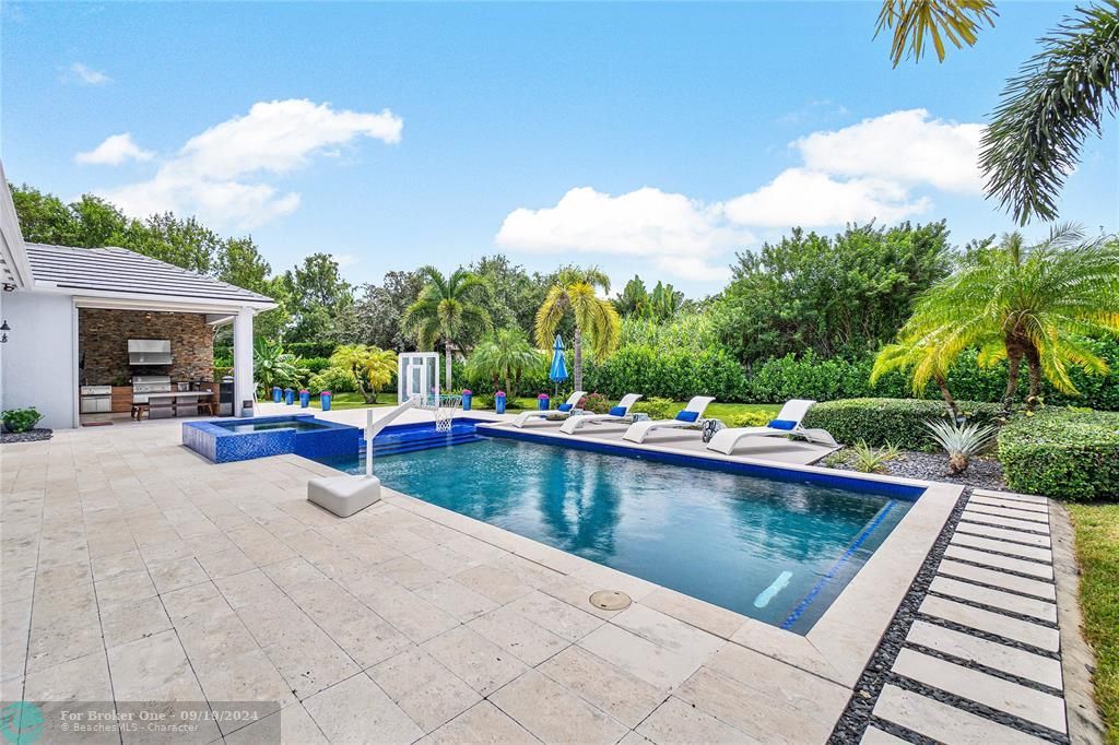 For Sale: $2,499,000 (5 beds, 5 baths, 4095 Square Feet)