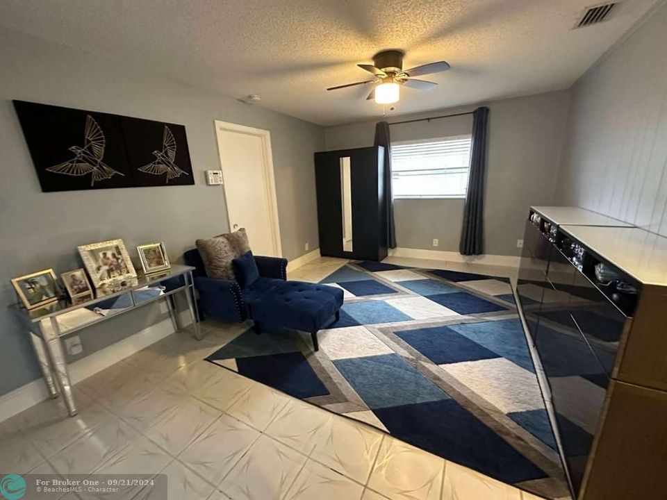 For Sale: $379,900 (2 beds, 2 baths, 1295 Square Feet)